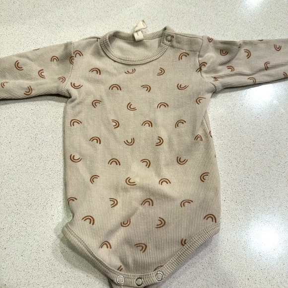 Quincy Mae onesies 0-3 - Picture 1 of 2